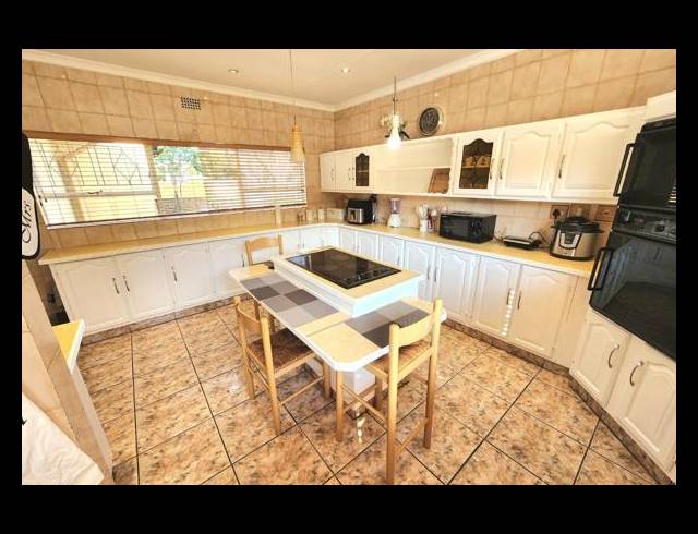 4 BEDROOM HOUSE FOR SALE IN GLENVISTA